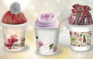 Pappbecher mit Weihnachtsmotiven