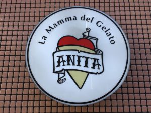 Natürliches Eis bei Anita in Israel