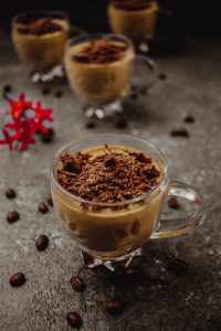 Kaffee mit Schokoraspeln