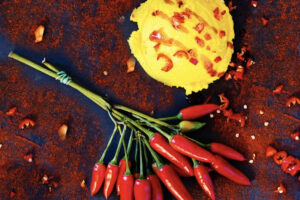 Knalliges Mango-Chili Eis