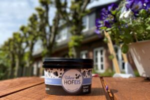 Föhrer Hofeis im Becher