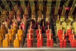 Paleta Eis am Stiel mit ganzen Fruchtstücken